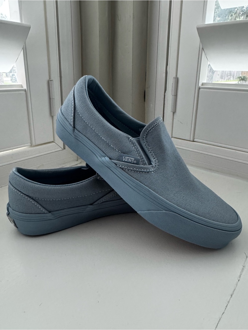 ⭐️NEW⭐️ Vans Classic Slip-Ons